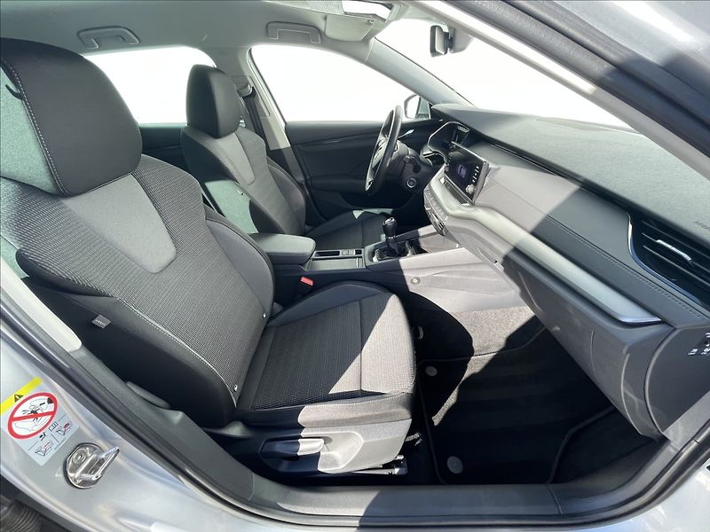 Škoda Octavia 2,0 TDI Combi Ambition Plus - fotka 18 z 24