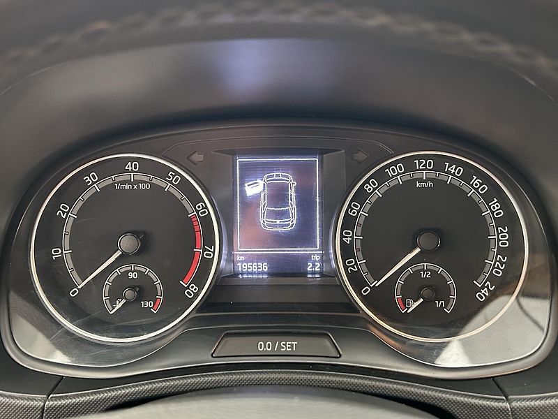 Škoda Fabia 1.0 TSI Ambition - fotka 7 z 27