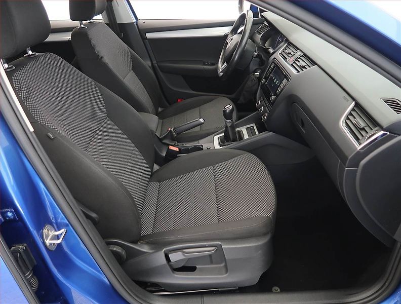 Škoda Octavia (2017) Ambition 1.6 TDI, Tempomat - fotka 9 z 20