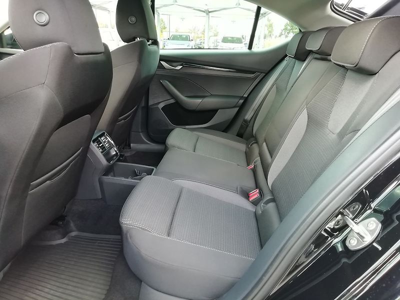 Škoda Octavia Selection 1,5 TSI 85 kW - fotka 6 z 24