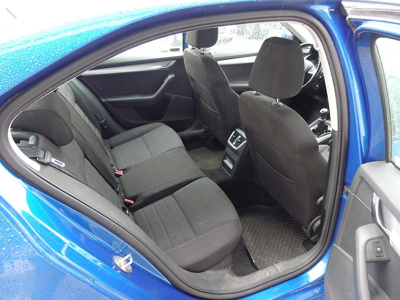 Škoda Octavia 2.0 TDI 110 kW DIGI. KLIMA - fotka 9 z 17
