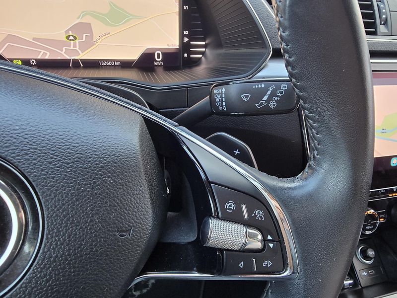 Škoda Superb 2,0 TDI DSG STYLE VIRTUAL NAVI - fotka 34 z 51