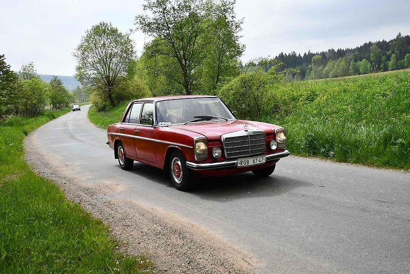 Historická vozidla a motorky projely v sobotu Českým lesem v rámci vyjížďky zvané Po pašeráckých stezkách.