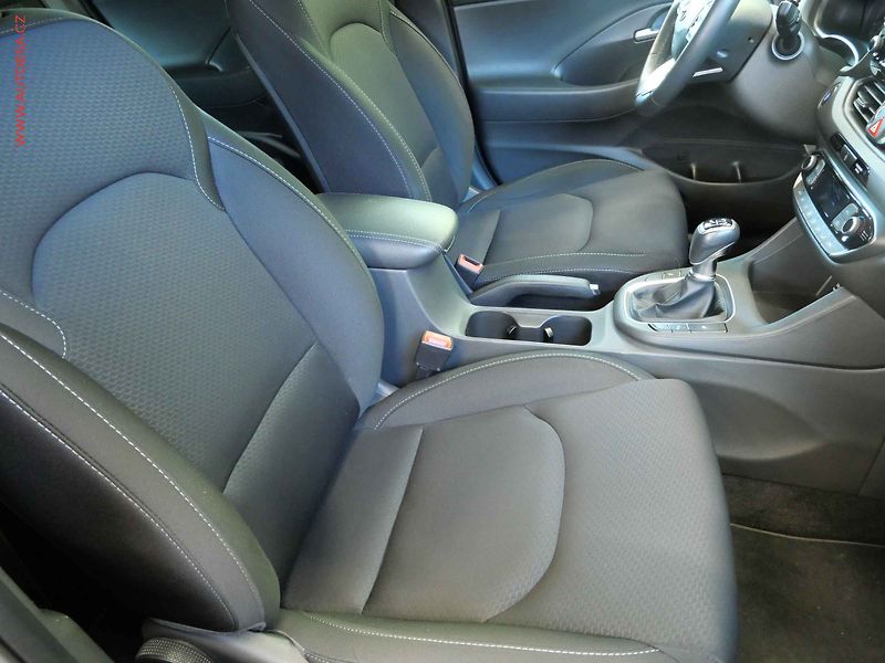 Hyundai i30 (2020) 1.4T-GDI, 1.maj,ČR, servis - fotka 11 z 20