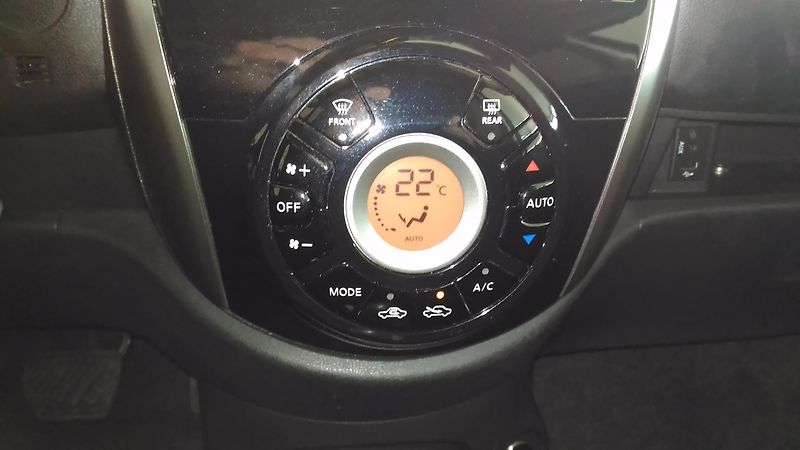 Nissan Micra (2015) 1,2I 59KW,AUTOMAT,NAVI,ALU,SER - fotka 22 z 32