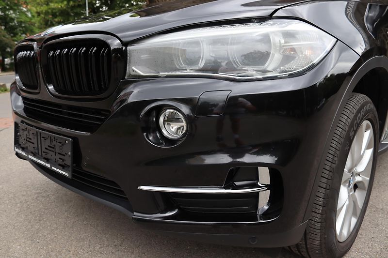 BMW X5 XDRIVE 40e F15 230kW DPH - fotka 3 z 48