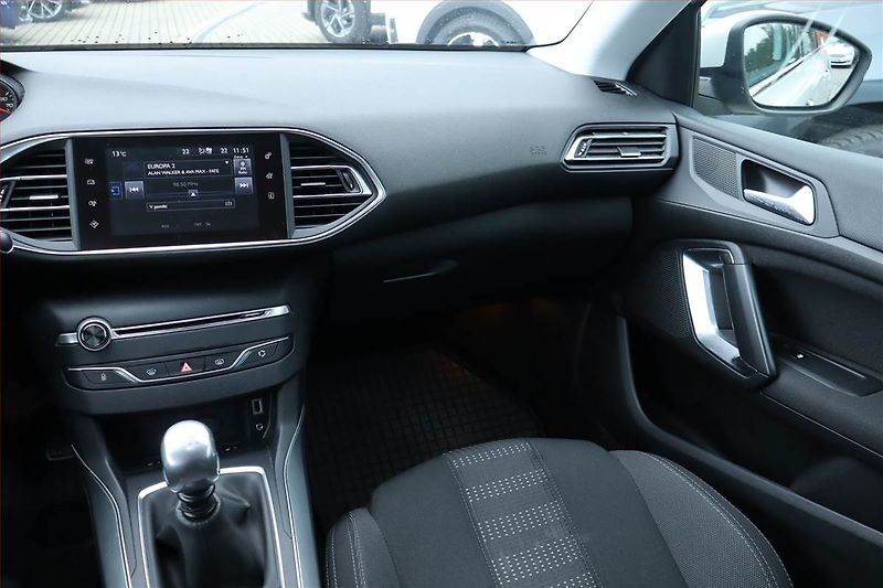 Peugeot 308 (2015) 2.0 BlueHDi, Serv.kniha, Navi - fotka 8 z 25