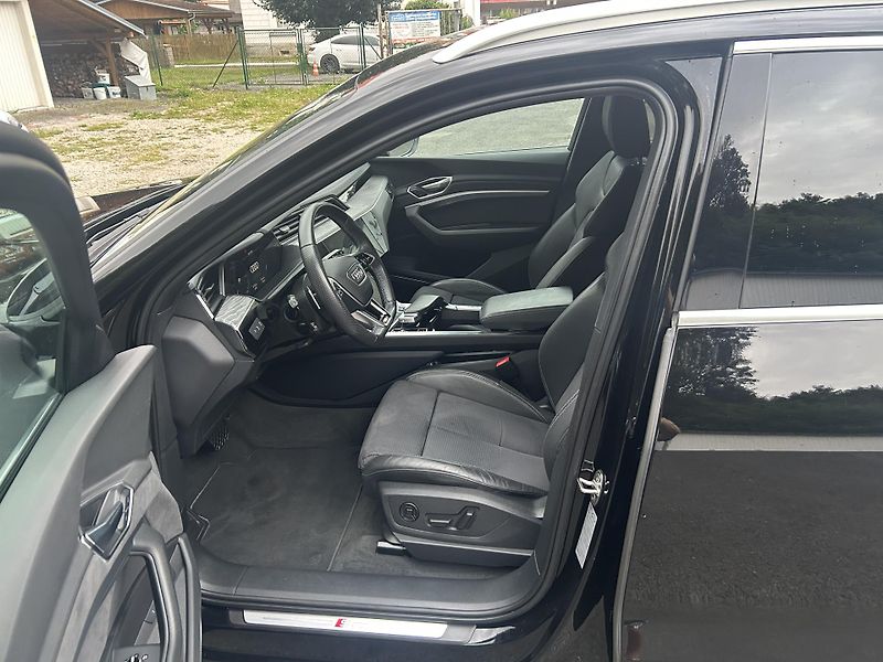 Audi e-tron 55 QUATTRO 300kw S LINE SOH96% - fotka 11 z 47