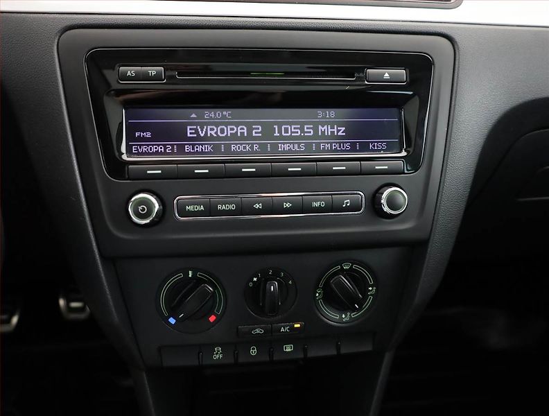 Škoda Rapid (2014) Spaceback 1.2 TSI, Serv.kniha - fotka 9 z 16