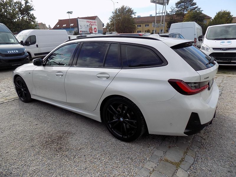 BMW Řada 3 330I 180 KW M SPORT XDRIVE - fotka 13 z 39