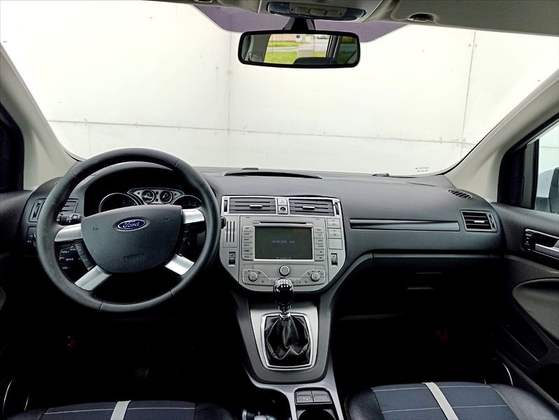 Ford Kuga 2,0 TDCi 4x4 NAVI KŮŽE KAMERA - fotka 13 z 25