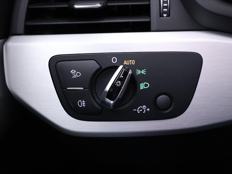 Audi A4 2,0 TDI 140kW Aut Quattro CZ - fotka 17 z 36