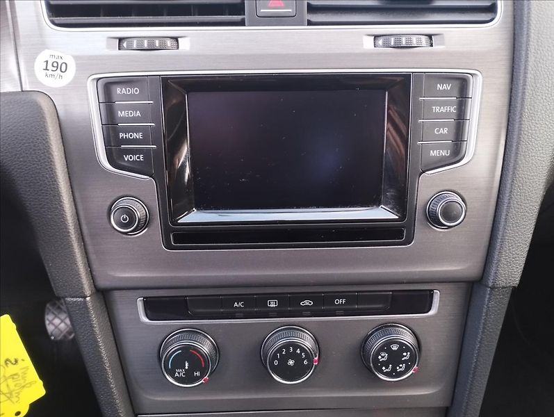 Volkswagen Golf 1,4 TSi 90KW - fotka 19 z 21