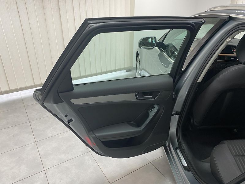 Audi A4 1.8 TFSi AUTOMAT DIGIAC - fotka 16 z 23
