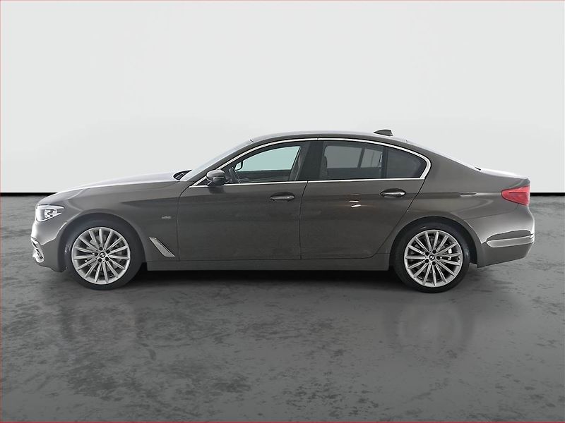 BMW Řada 5 (2018) Luxury Line 530i xDrive - fotka 3 z 19