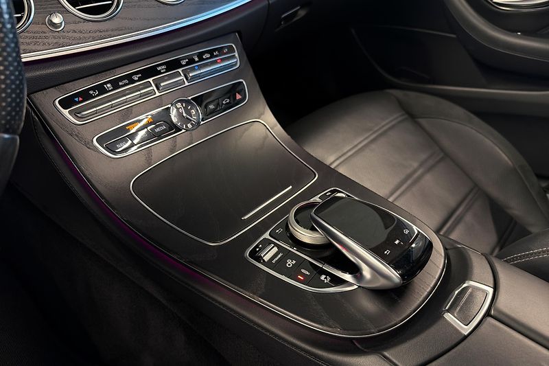 Mercedes-Benz Třídy E (2018) Mercedes-Benz E 53 AMG 4Matic+ - fotka 50 z 52