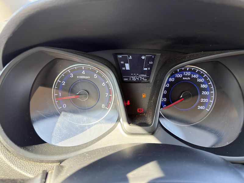 Hyundai ix20 1.4i 66kW KLIMA REZERVACE - fotka 15 z 22