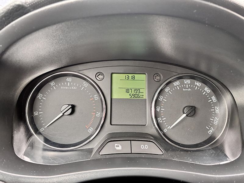 Škoda Fabia 1.2TSI 63kW,digi.KLIMATIZACE - fotka 17 z 27
