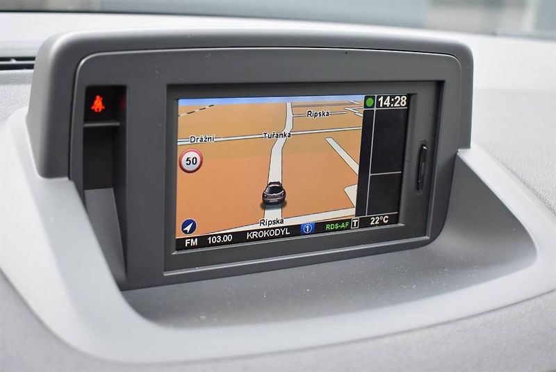 Renault Mégane 1,9 DCi BOSE,96KW,NAVI,PĚKNÝ - fotka 13 z 19