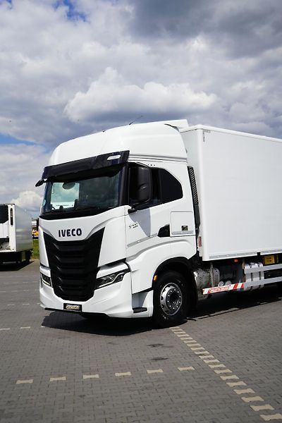 Iveco S-WAY (2021) 420 / E 6 / KONTENER + WINDA / - fotka 35 z 47