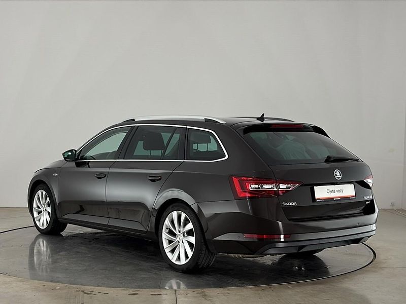 Škoda Superb Laurin & Klement 4x4 DSG - fotka 15 z 32
