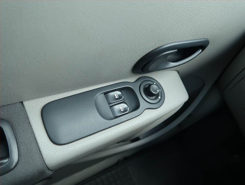 Renault Modus (2005) 1.2, po STK, jezdí dobře - fotka 14 z 14