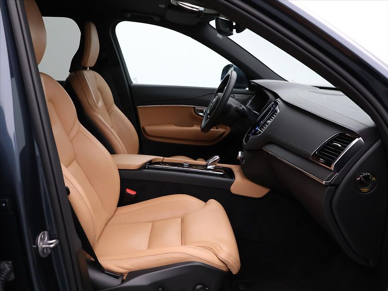 Volvo XC90 2,0 B5 173kW AWD Plus Bright C - fotka 13 z 44