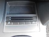 Volkswagen Touran (2012) 2.0 TDi Webasto - náhled 13