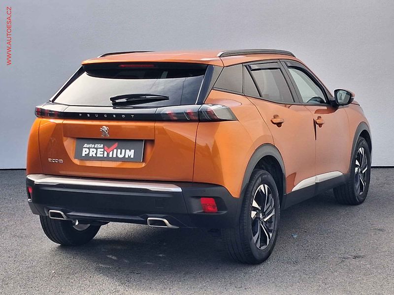 Peugeot 2008 (2021) 1.2 PT, ČR, Allure - fotka 4 z 17