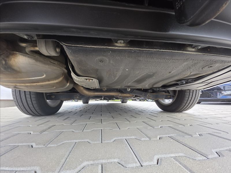 Škoda Octavia 1,6 TDi 4x4 Ambition STK - fotka 30 z 46