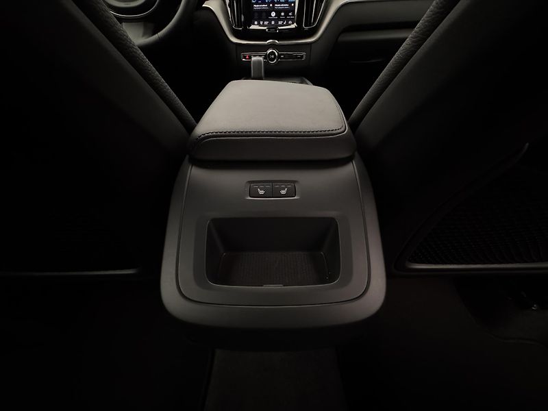 Volvo XC60 B5 AWD PLUS DARK CZ 1.maj - fotka 24 z 44