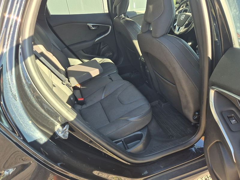 Volvo V40 1.6D 84kw CROSS COUNTRY, tažné - fotka 24 z 33