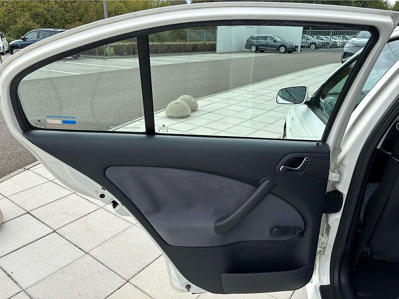 Škoda Octavia A 1,9 TDI 66 kW AMBIENTE - fotka 22 z 30