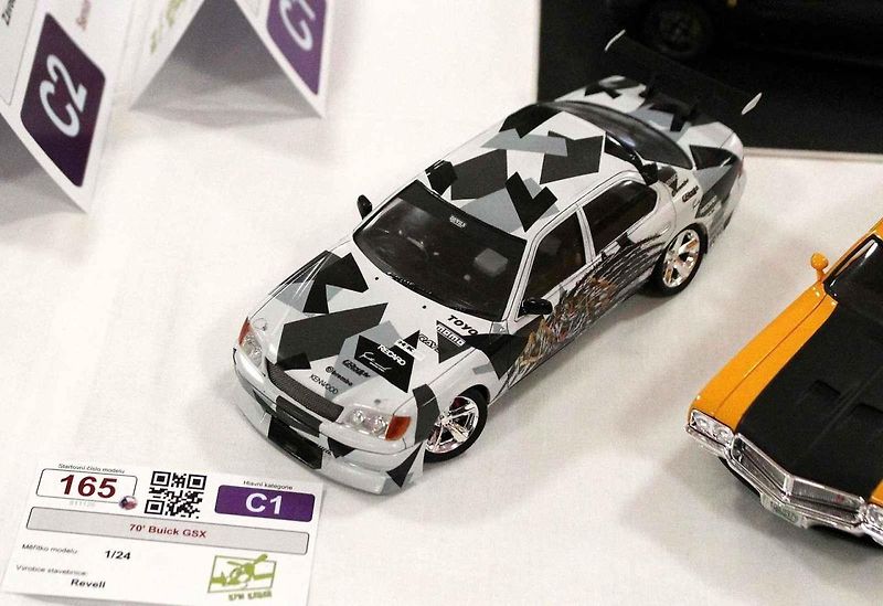 Vítězný model kategorie závodních vozů seniorů, Bugatti Type 35B Přemysla Bartoše. Se skutečným vozem si Eliška Junková dojela pro 5. místo při závodě Targa Florio 1928.