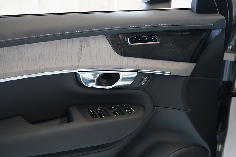 Volvo XC90 T8 AWD PLUS, Ventilace, 360° - fotka 22 z 48