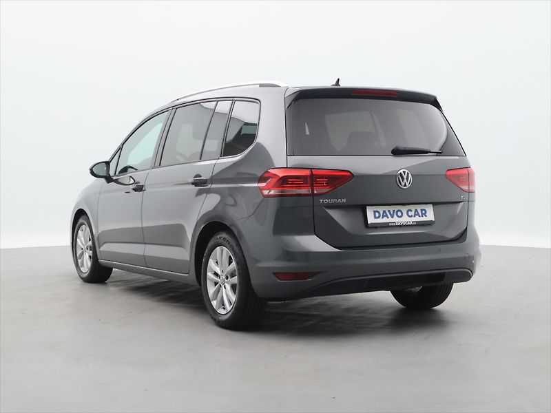 Volkswagen Touran 1,6 TDI DSG Panorama LED 1.Maj - fotka 5 z 31