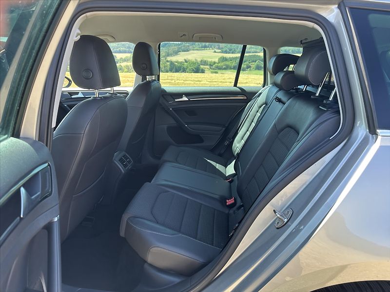 Volkswagen Golf 1,4 TSI 90kW DSG Highline Xeno - fotka 14 z 35