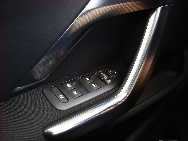 Peugeot 2008 (2018) 1.2 PureTech, ČR,1.maj - fotka 12 z 12