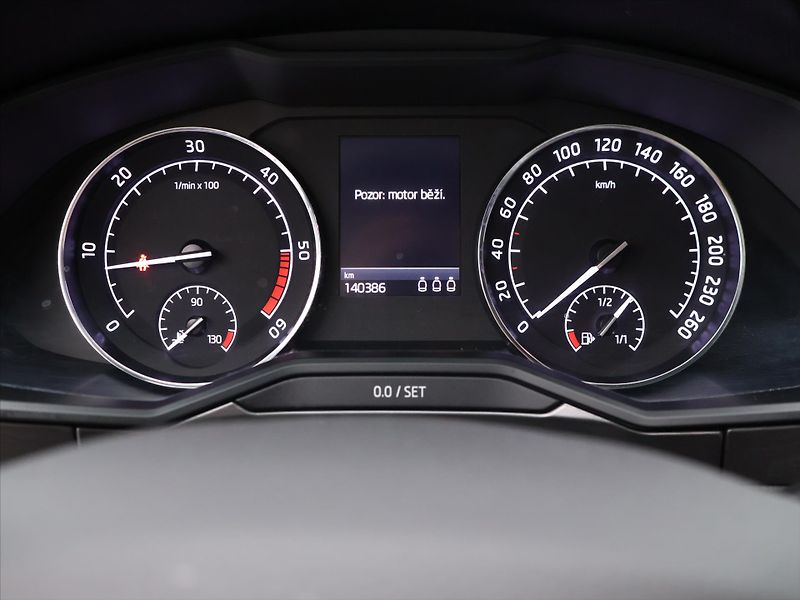 Škoda Superb 2,0 TDI 110kW DSG Style - fotka 20 z 35