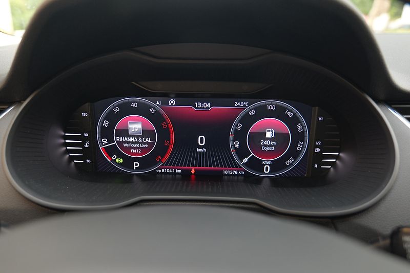 Škoda Octavia 2.0 TDI DSG Kamera Style+ - fotka 20 z 35