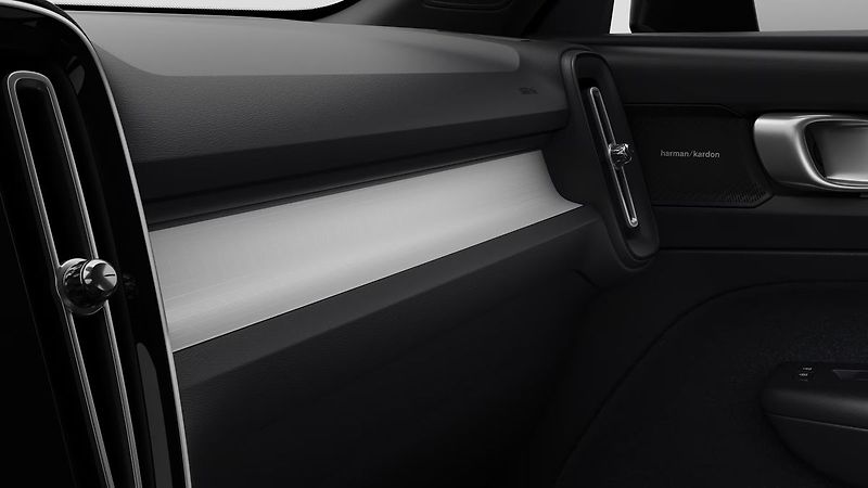 Volvo XC40 (2027) PLUS BLACK ED. B4, 360°, LOUNG - fotka 7 z 7
