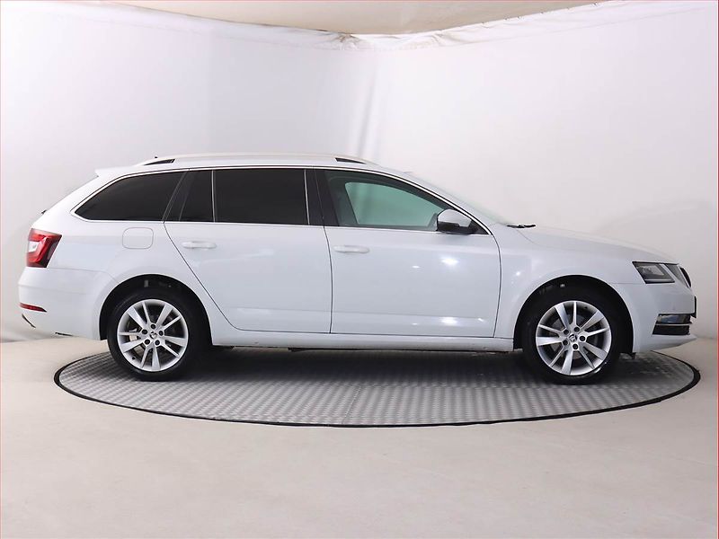 Škoda Octavia (2019) 2.0 TDI, Automat, Navi - fotka 6 z 23