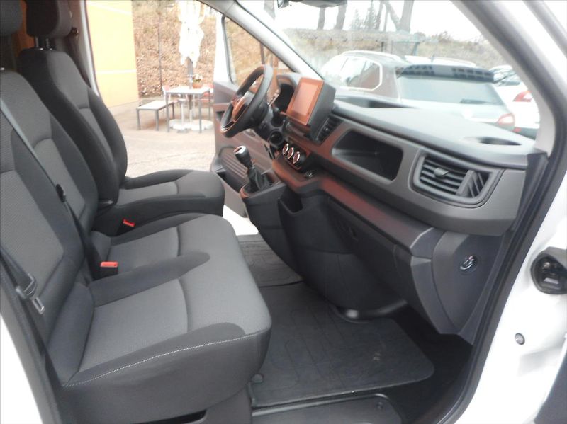Renault Trafic 2,0 DCi 9 MÍST - fotka 18 z 23