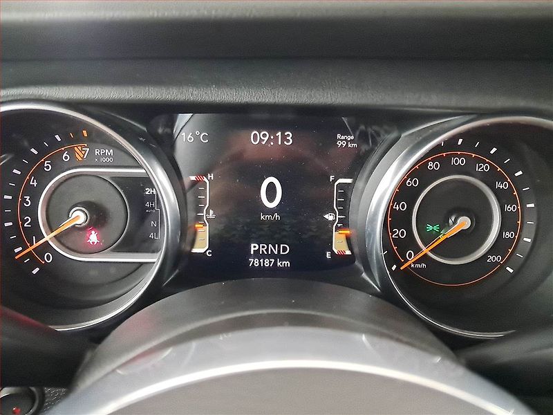 Jeep Wrangler (2019) 3.6 V6 - fotka 11 z 18