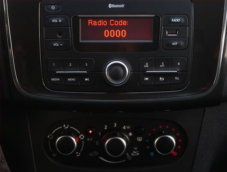 Dacia Sandero (2018) 1.0 SCe - fotka 12 z 15