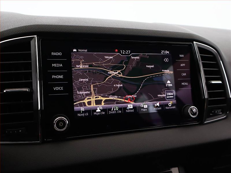 Škoda Karoq (2019) Style 1.5 TSI, Automat, Navi - fotka 17 z 24