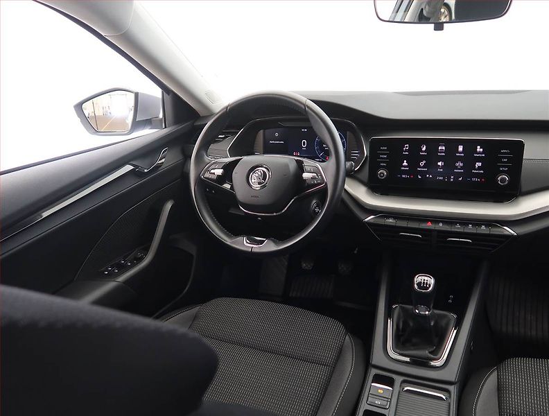 Škoda Octavia (2023) Ambition 2.0 TDI, ČR,1.maj - fotka 7 z 25