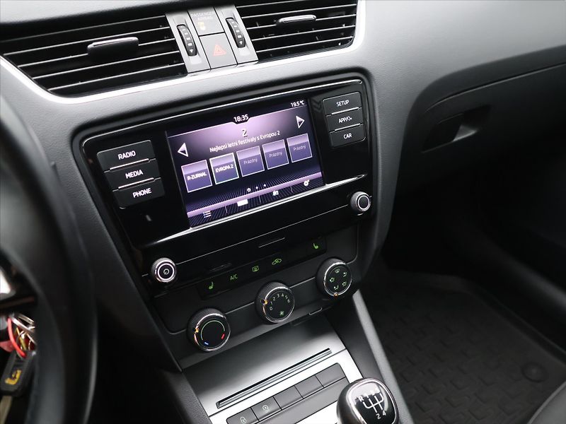 Škoda Octavia 1,6 TDI 85kW CZ Ambition - fotka 20 z 31