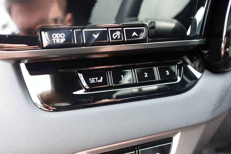 Lexus RX RX500h F Sport Plus Panoramic - fotka 21 z 40