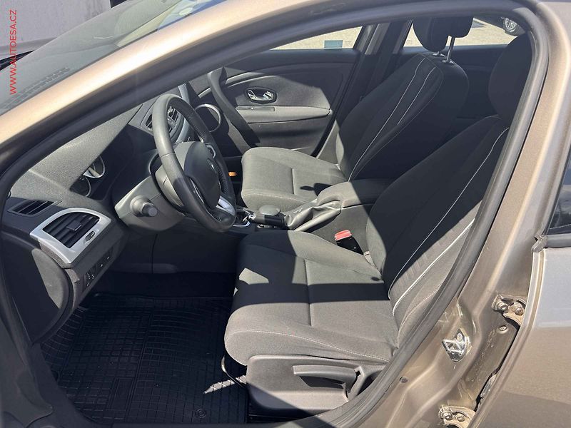 Renault Mégane (2013) 1.2 TCe, ČR, AC, temp. - fotka 9 z 13